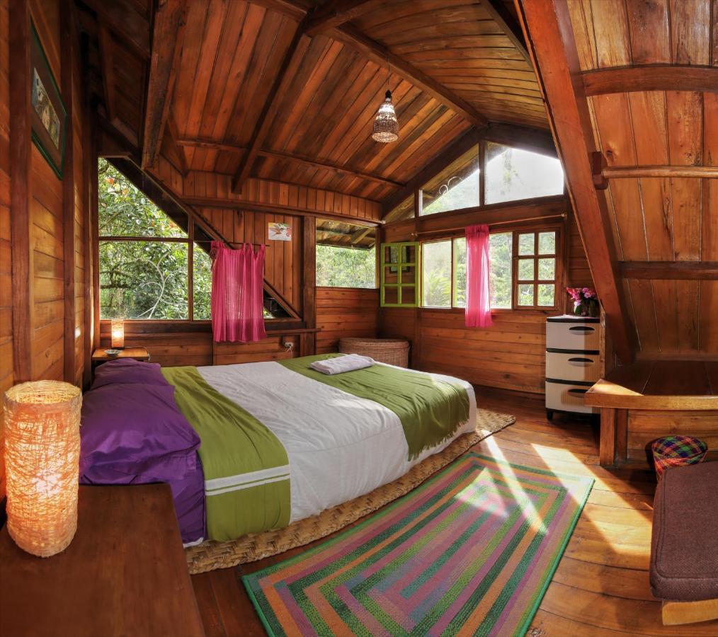 Mindo Eco Chalet Con Rio Y Cascada Exterior photo